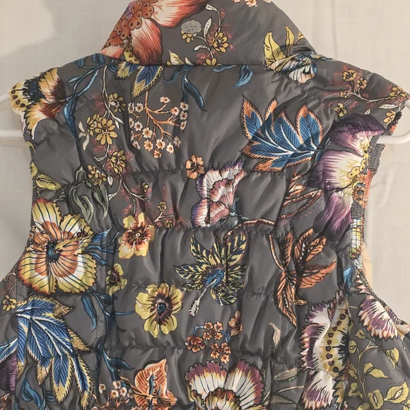 Anthropologie "Pure Good" Gray Quilted Floral Puffer Vest Multicolor Blooms Sz M - Picture 5 of 10
